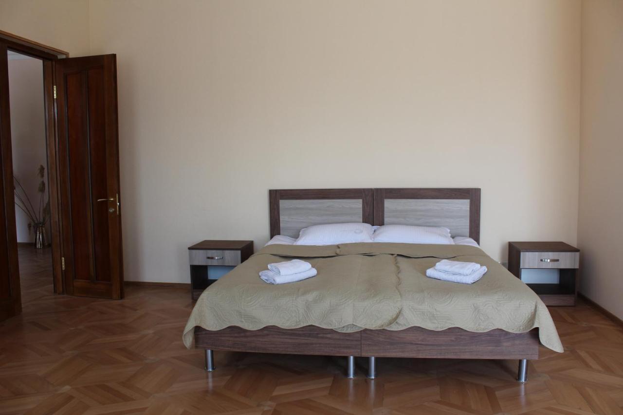 Big House Hotel Тбилиси Екстериор снимка